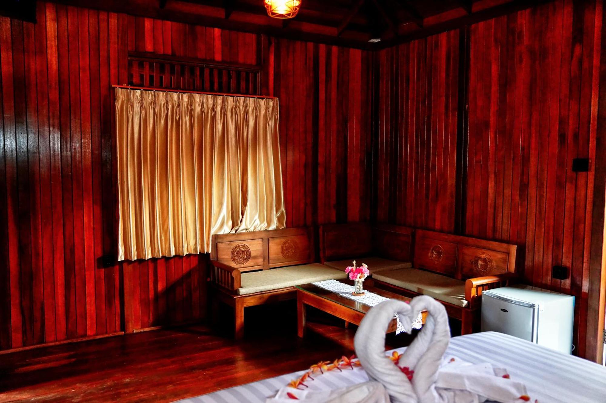 Newly Constructed Serene Timber Retreat! Perfect Location For Long Term *
