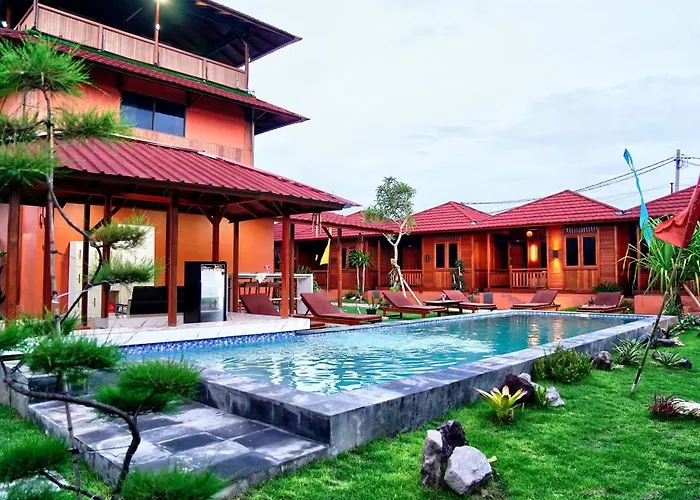 Newly Constructed Serene Timber Retreat! Perfect Location For Long Term Stays