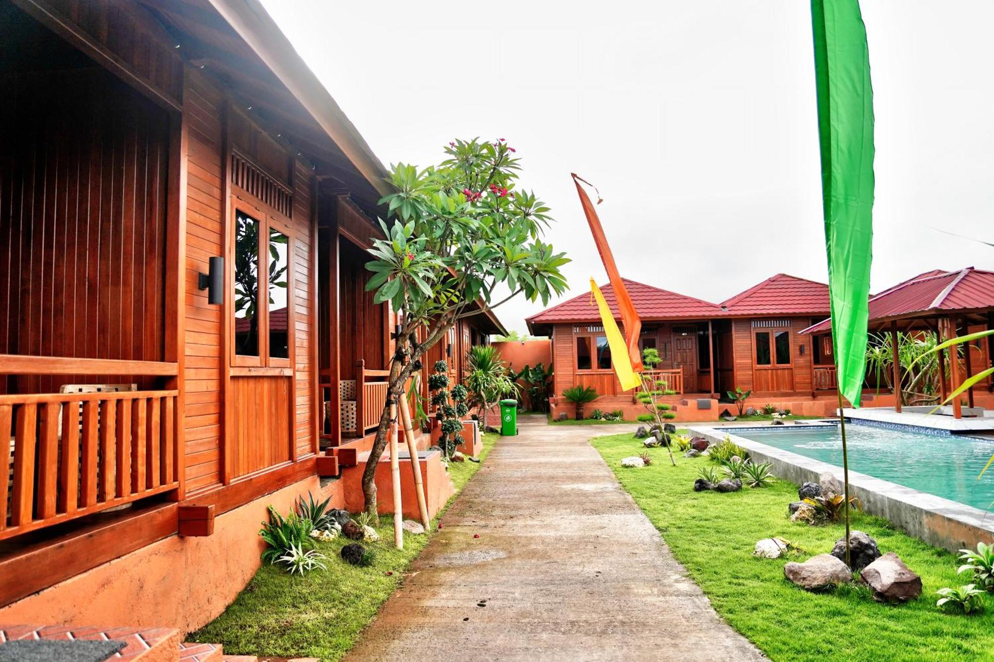 Newly Constructed Serene Timber Retreat! Perfect Location For Long Term