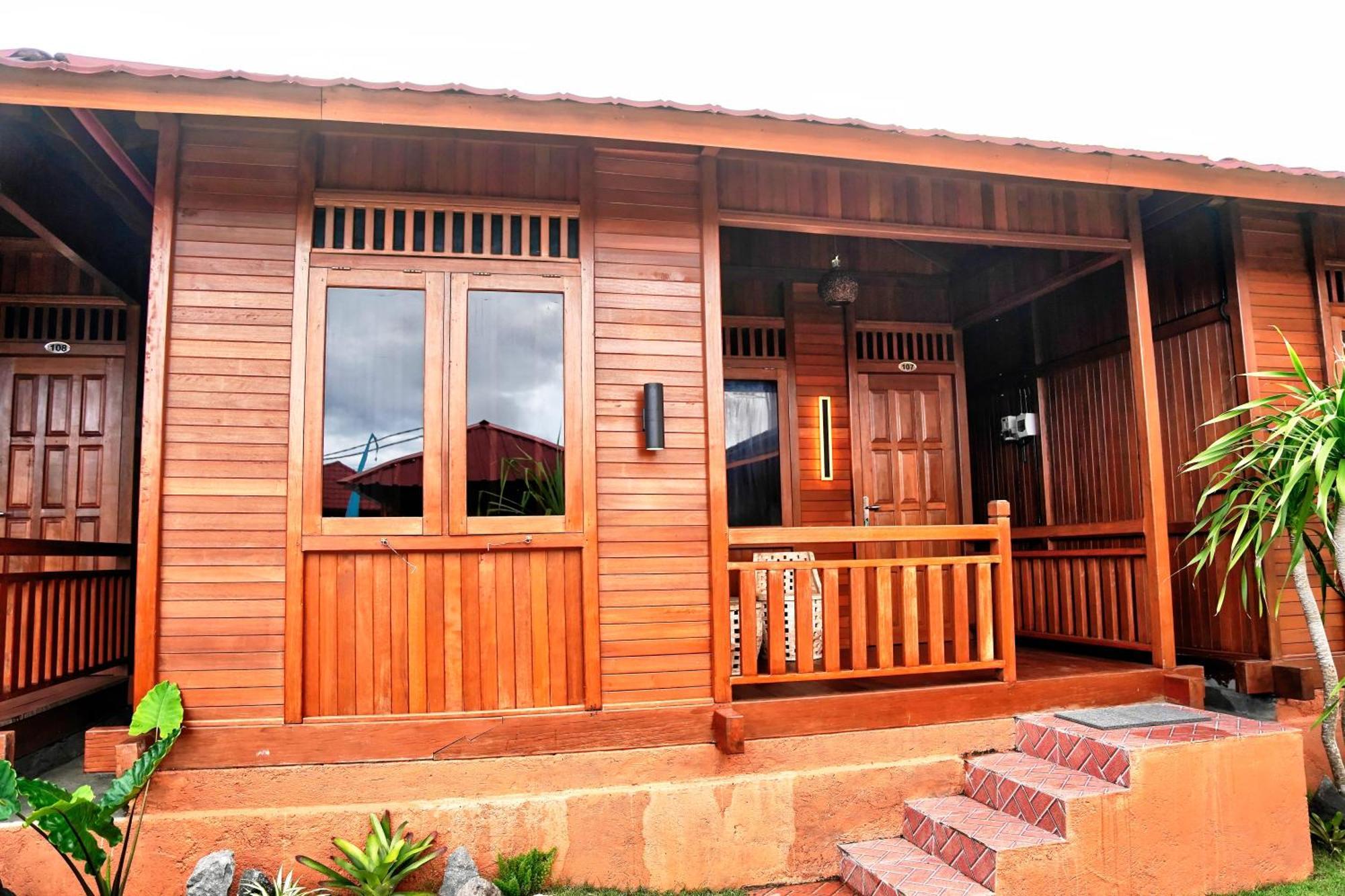 Newly Constructed Serene Timber Retreat! Perfect Location For Long Term Wisma tamu Nusa Dua (Bali)