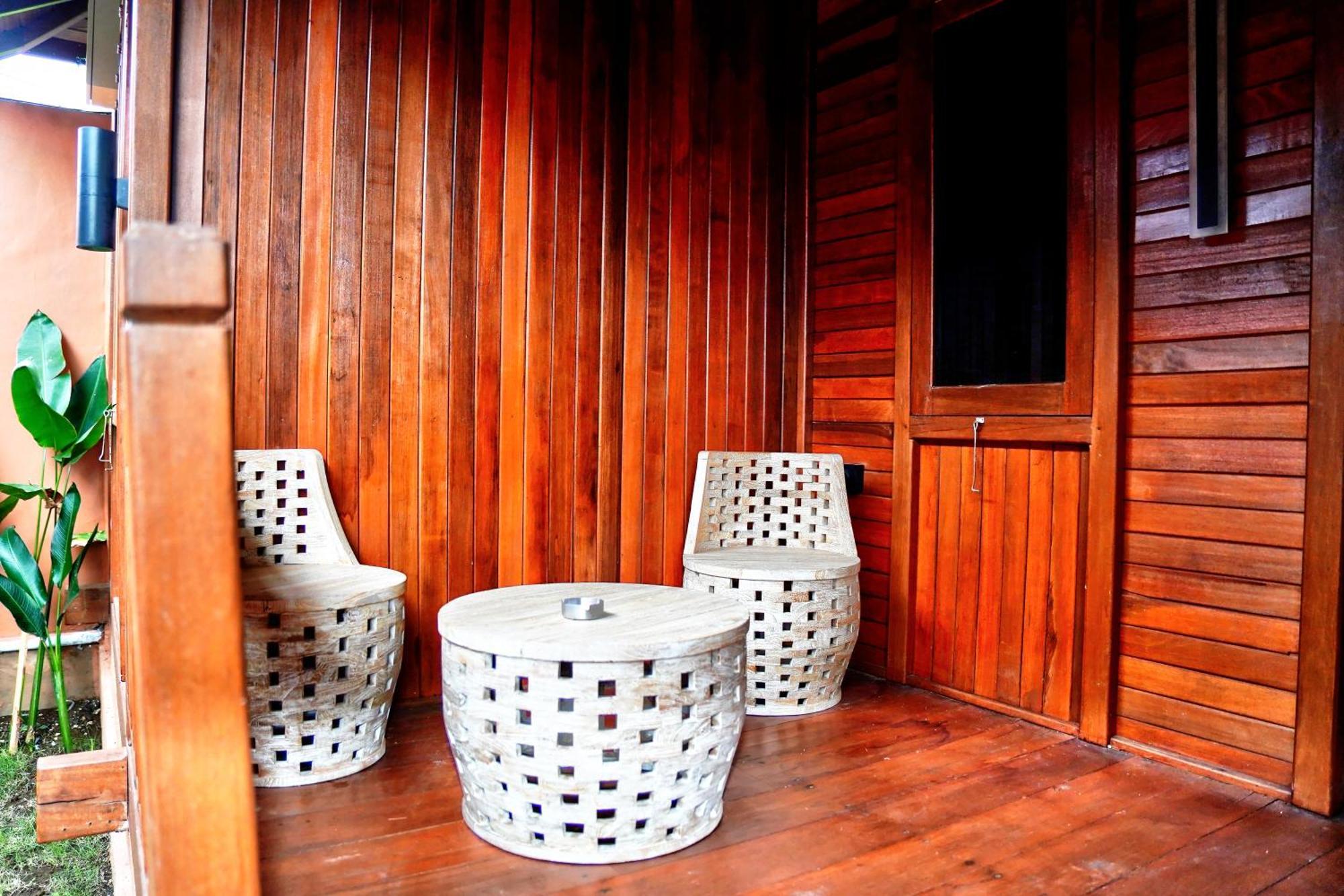 Newly Constructed Serene Timber Retreat! Perfect Location For Long Term Wisma tamu