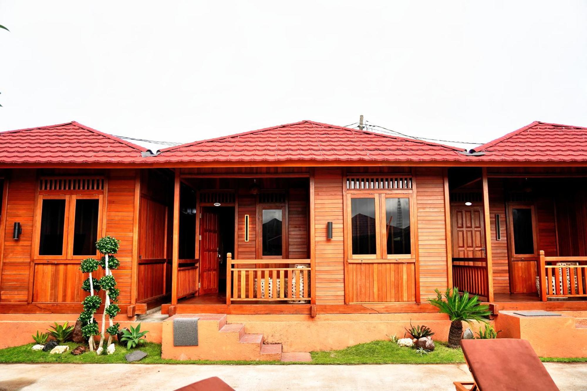 Newly Constructed Serene Timber Retreat! Perfect Location For Long Term