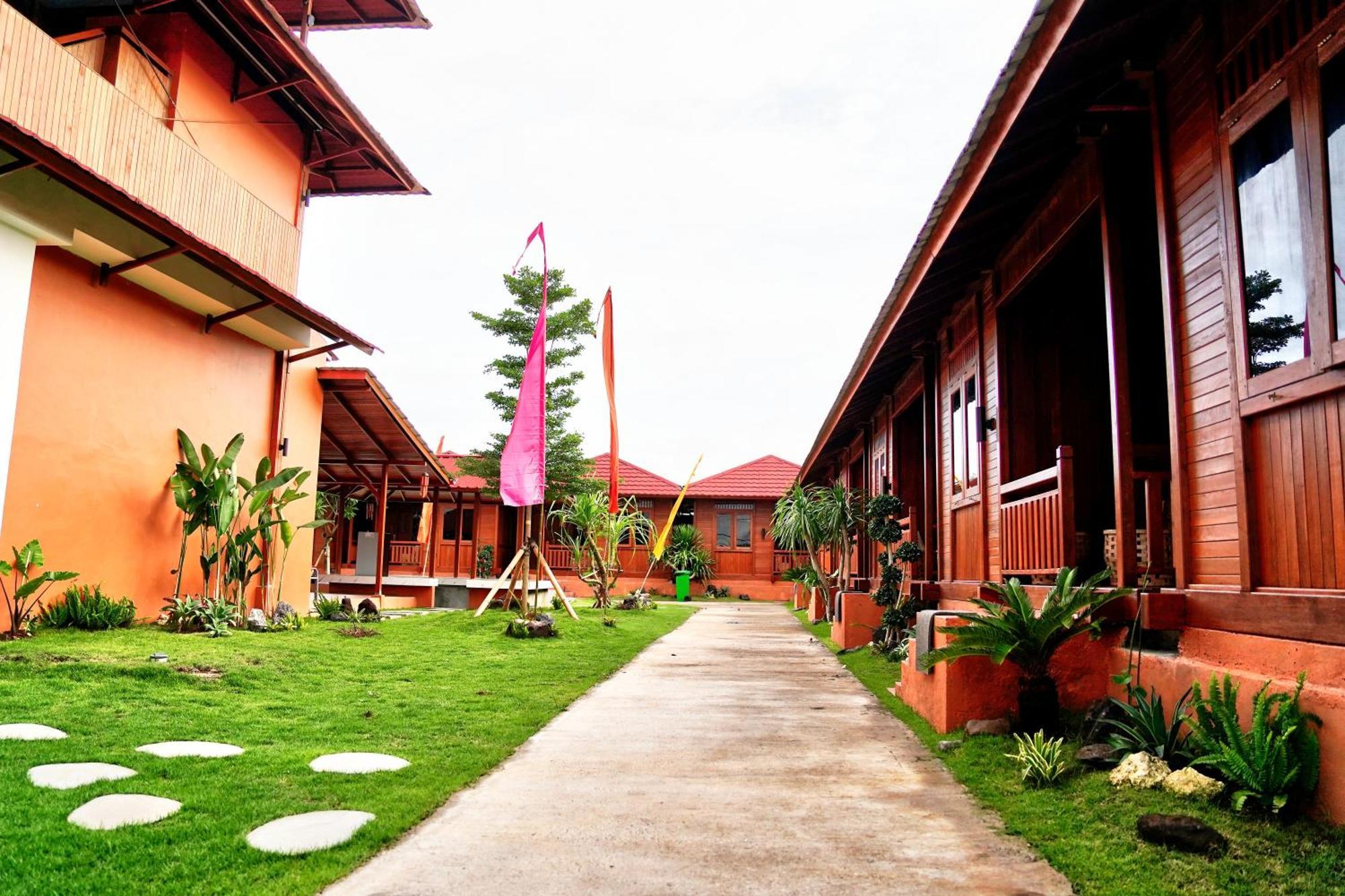 Guest house Newly Constructed Serene Timber Retreat! Perfect Location For Long Term