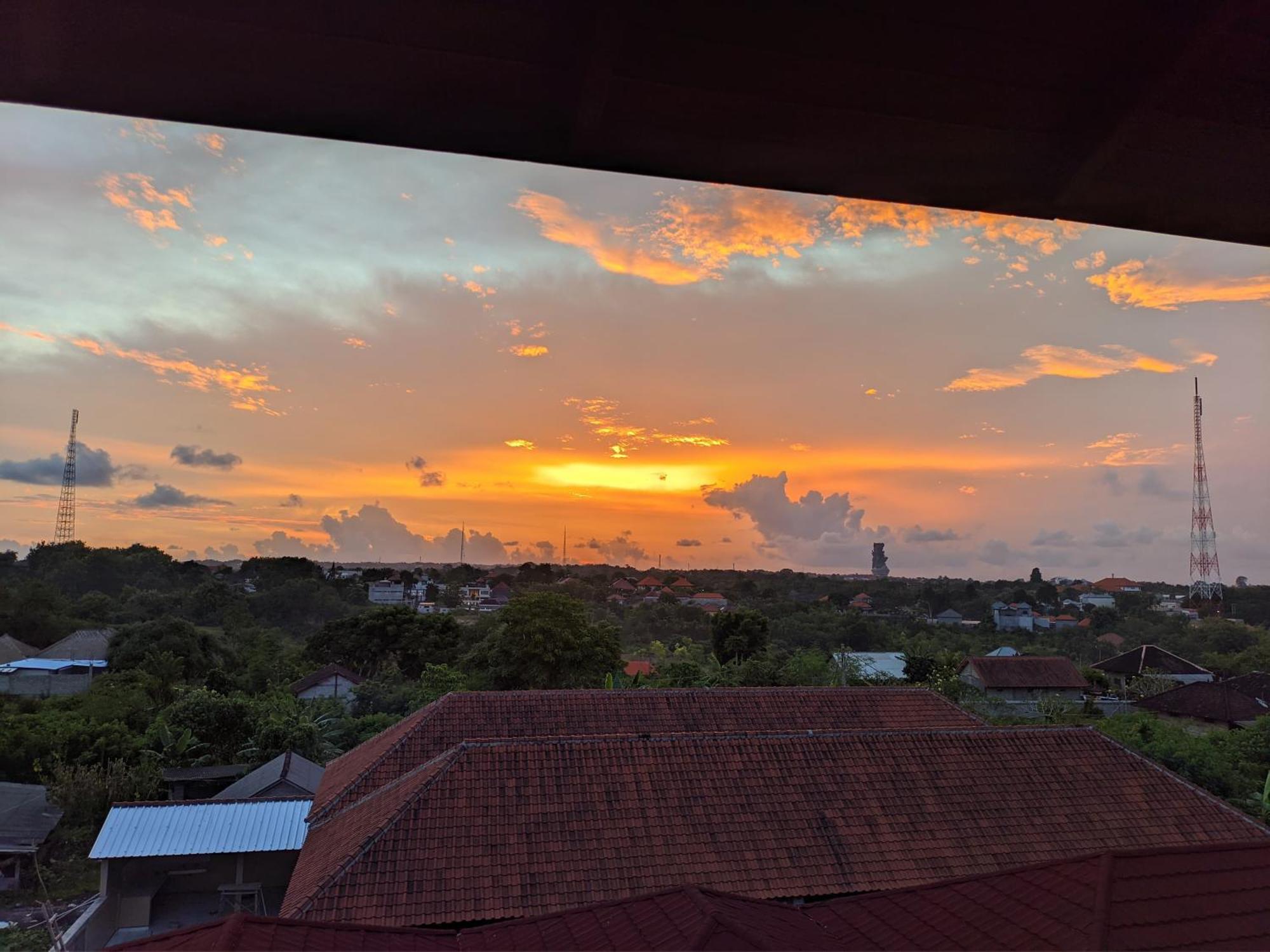 Newly Constructed Serene Timber Retreat! Perfect Location For Long Term Wisma tamu *